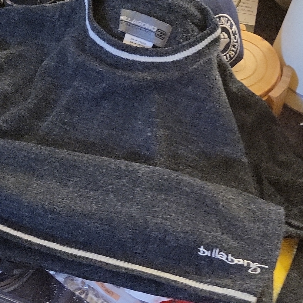Billabong sweater